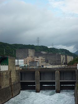 http://upload.wikimedia.org/wikipedia/commons/thumb/6/6b/Chin-shan_Nuclear_Power_Plant-canal_and_containment_building-P1020609.JPG/250px-Chin-shan_Nuclear_Power_Plant-canal_and_containment_building-P1020609.JPG