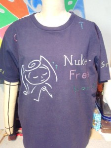 Nuke-Free World, on a torso / トルソーに