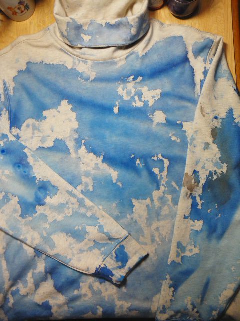 Shirt dyeing in progress, Phase 1, front / 染色中のシャツ、制作中、フェーズ１、前面