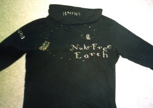"Nuke-Free Earth", 私のハンドペイントシャツ